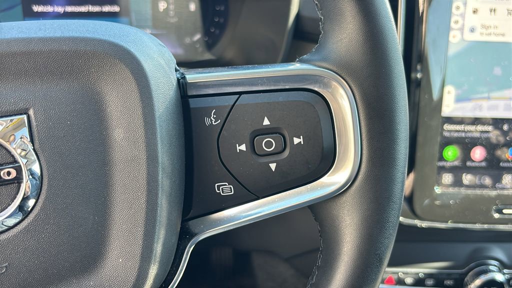 Certified 2026 Volvo XC40 B5 Plus AWD/4WD image 17