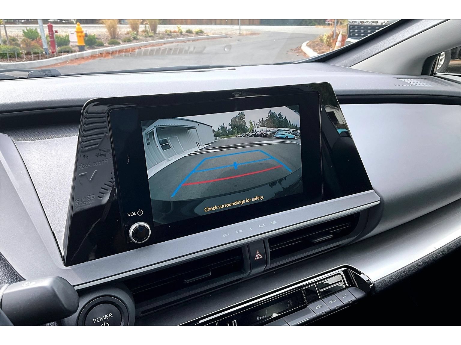 Used 2025 Toyota Prius LE FWD image 21