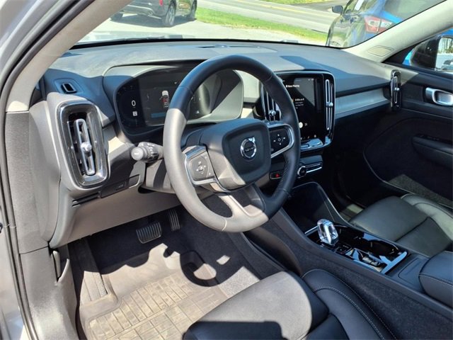 Used 2023 Volvo XC40 B5 Plus w/ Protection Package Premier image 19