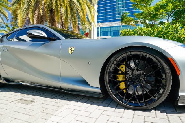 Used 2018 Ferrari 812 Superfast RWD image 33