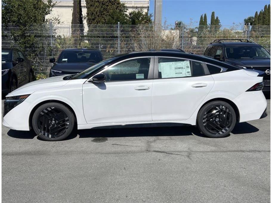 New 2027 Nissan Sentra SR w/ SR Premium Package FWD image 6