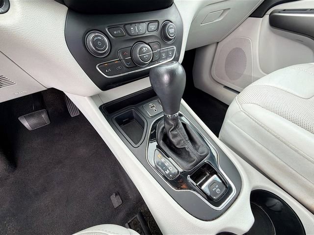 Used 2020 Jeep Cherokee Limited image 39