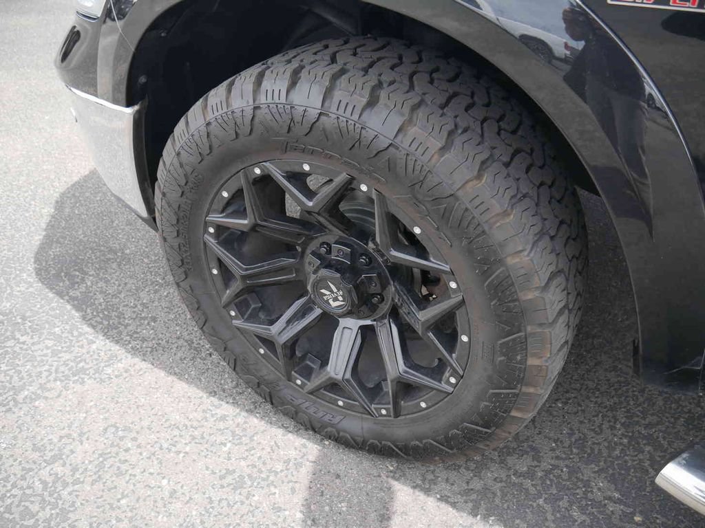 Used 2018 RAM 1500 Laramie w/ Convenience Group AWD/4WD image 12