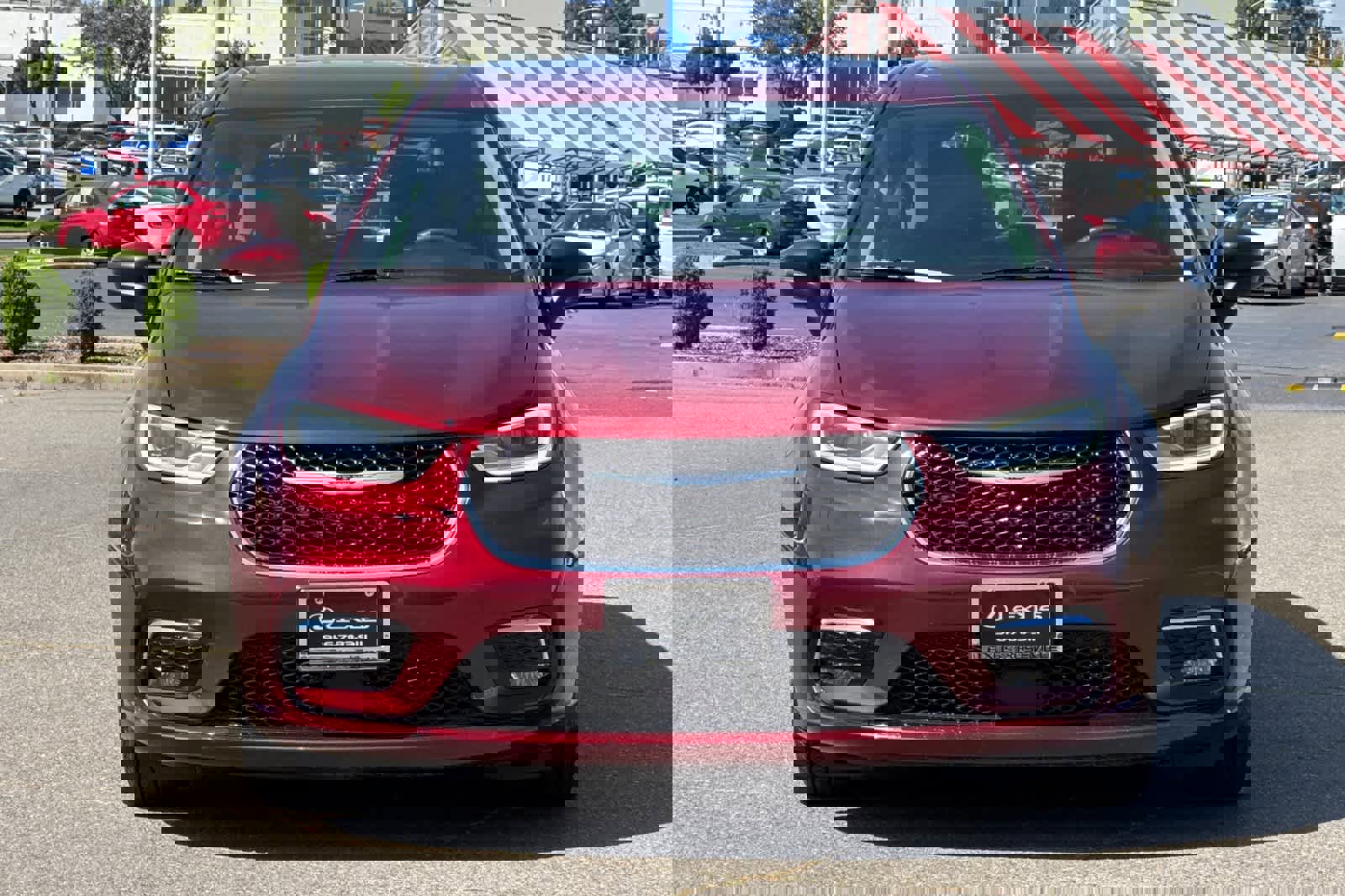 Used 2023 Chrysler Pacifica Touring-L image 10