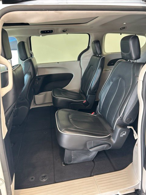 Used 2022 Chrysler Pacifica Limited FWD image 10