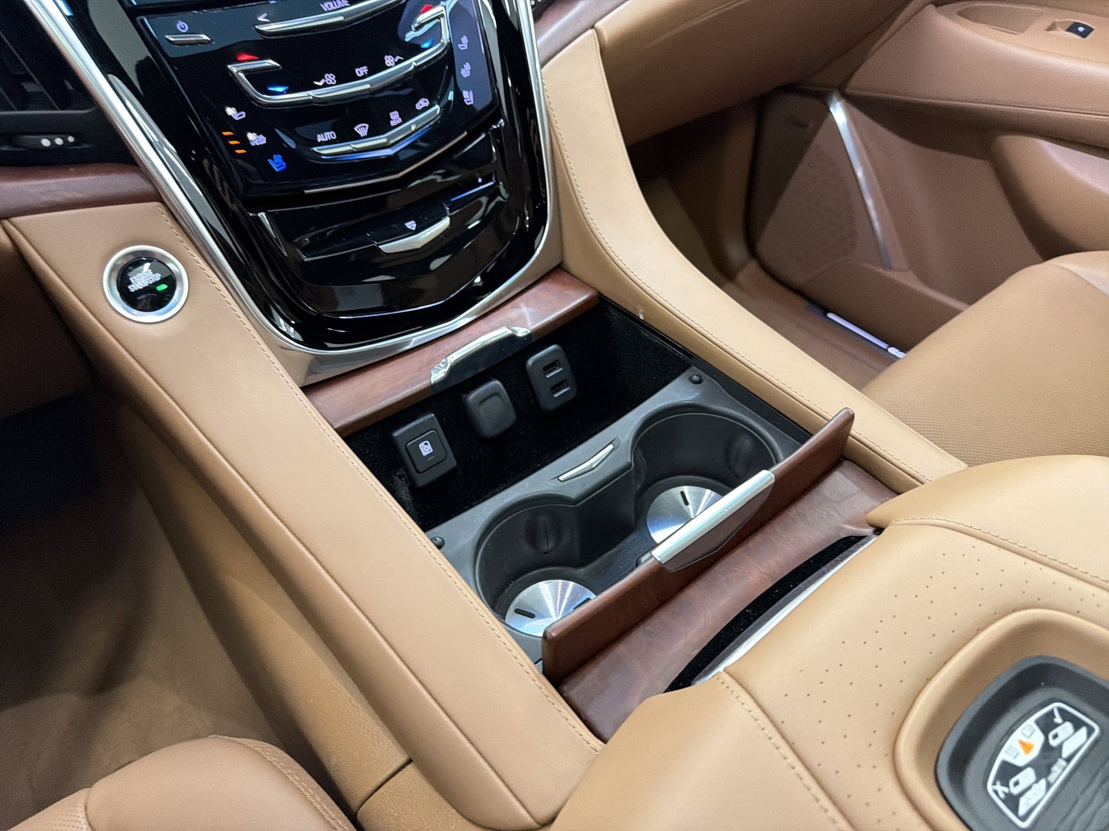 Used 2017 Cadillac Escalade Platinum RWD image 26
