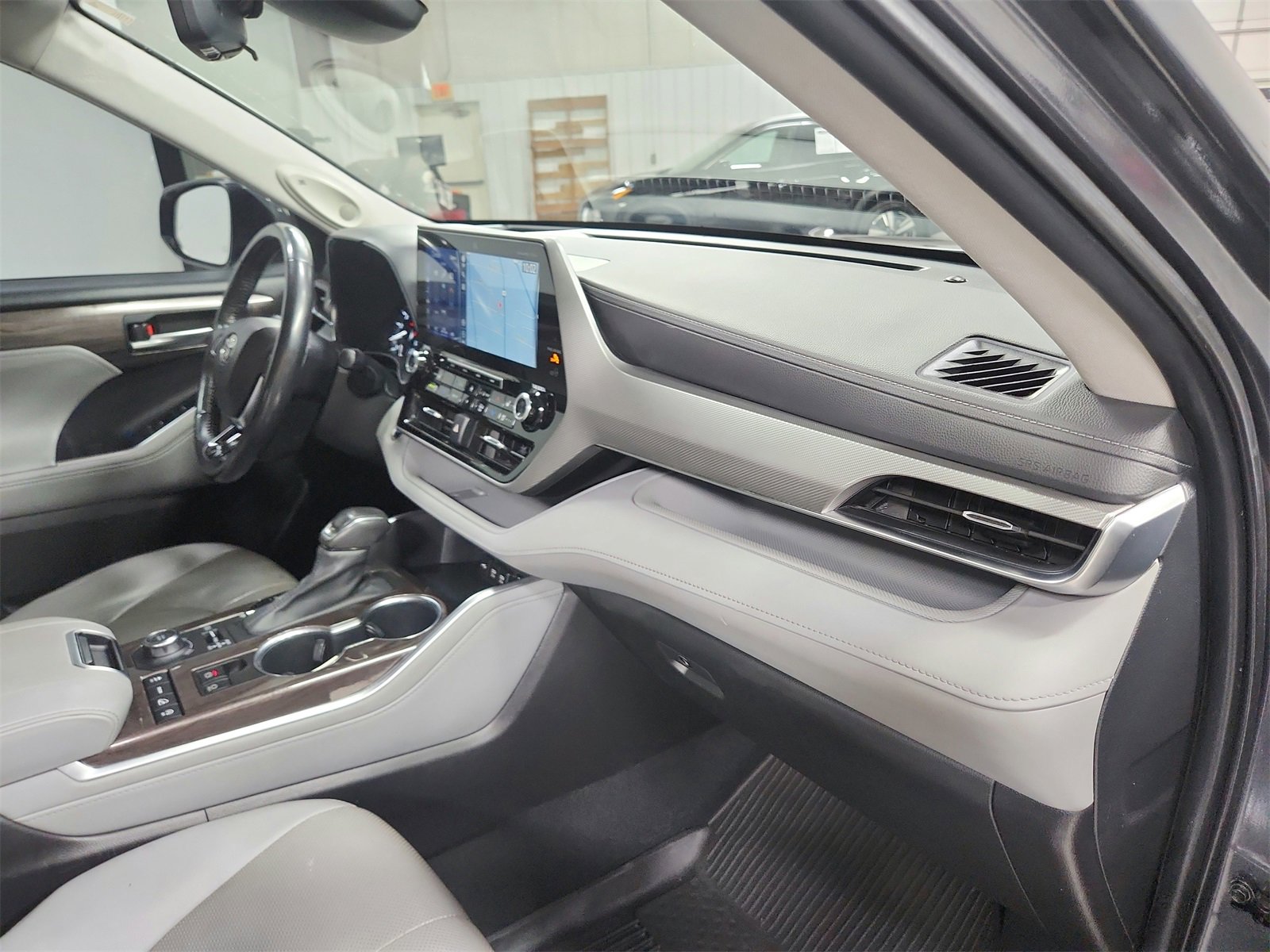 Used 2020 Toyota Highlander Platinum image 38