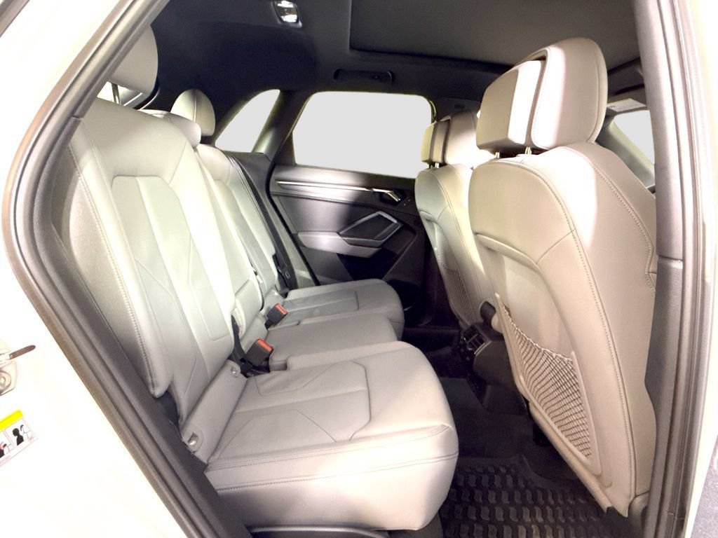 Certified 2025 Audi Q3 2.0T Premium w/ Convenience Package AWD/4WD image 17