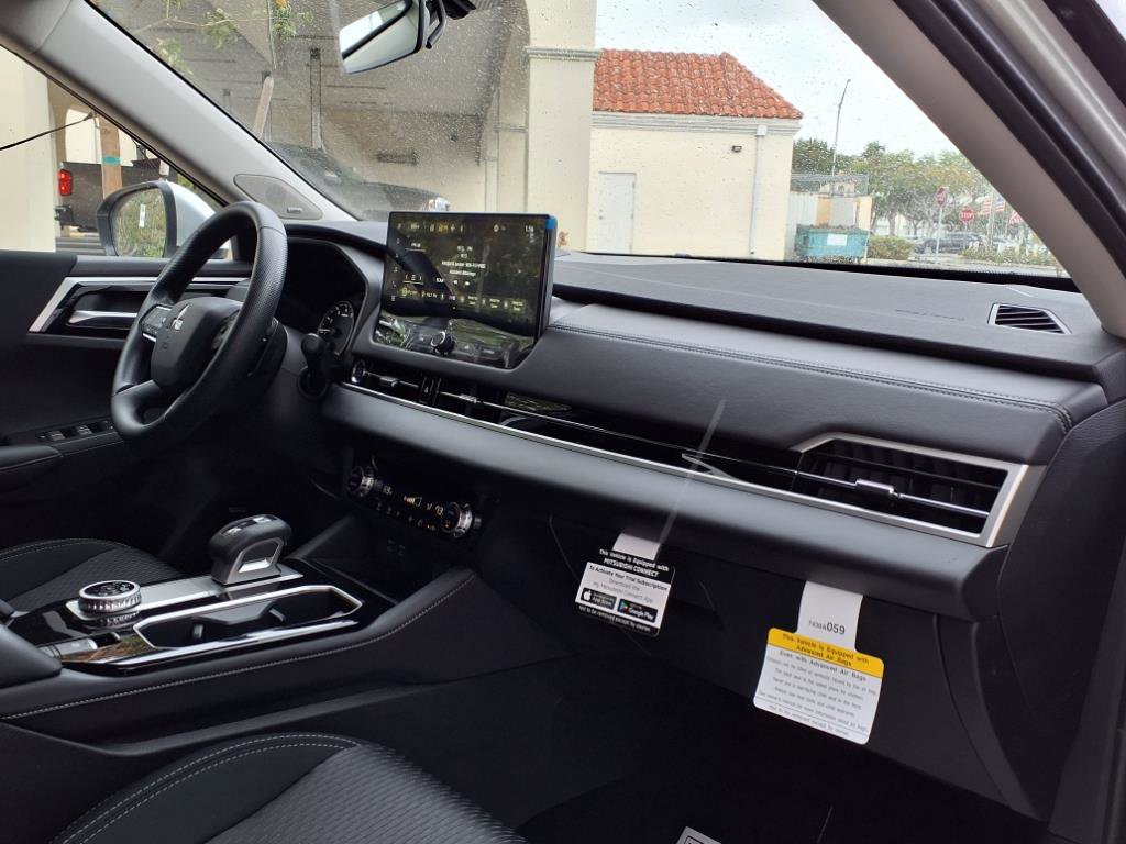 New 2025 Mitsubishi Outlander ES image 14