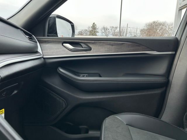 New 2026 Jeep Grand Cherokee Laredo image 40