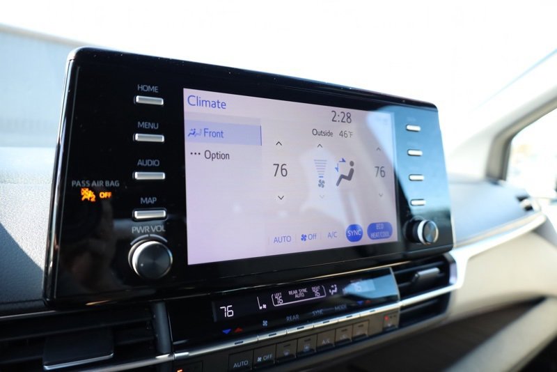 Used 2022 Toyota Sienna XLE image 18