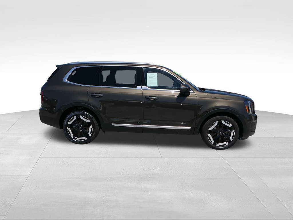 Used 2023 Kia Telluride EX w/ EX Captain's Chair Package AWD/4WD image 38