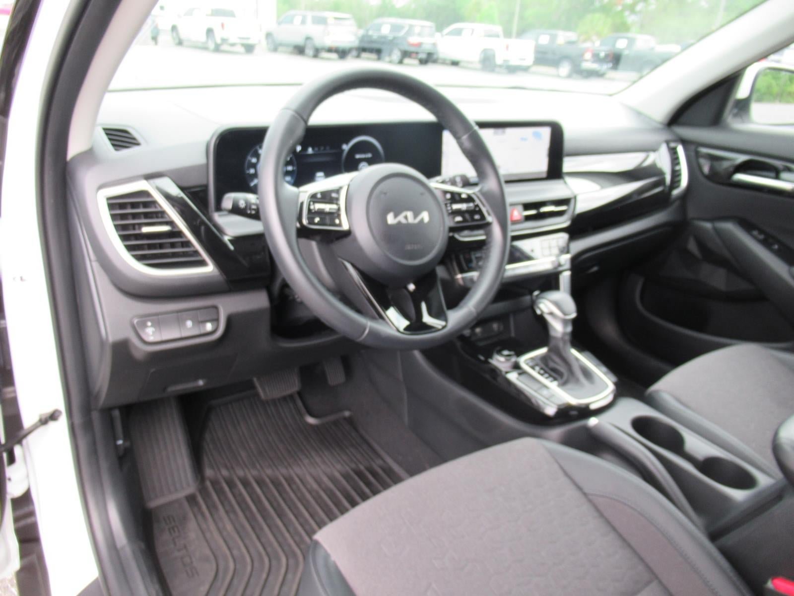 Used 2024 Kia Seltos S FWD image 16