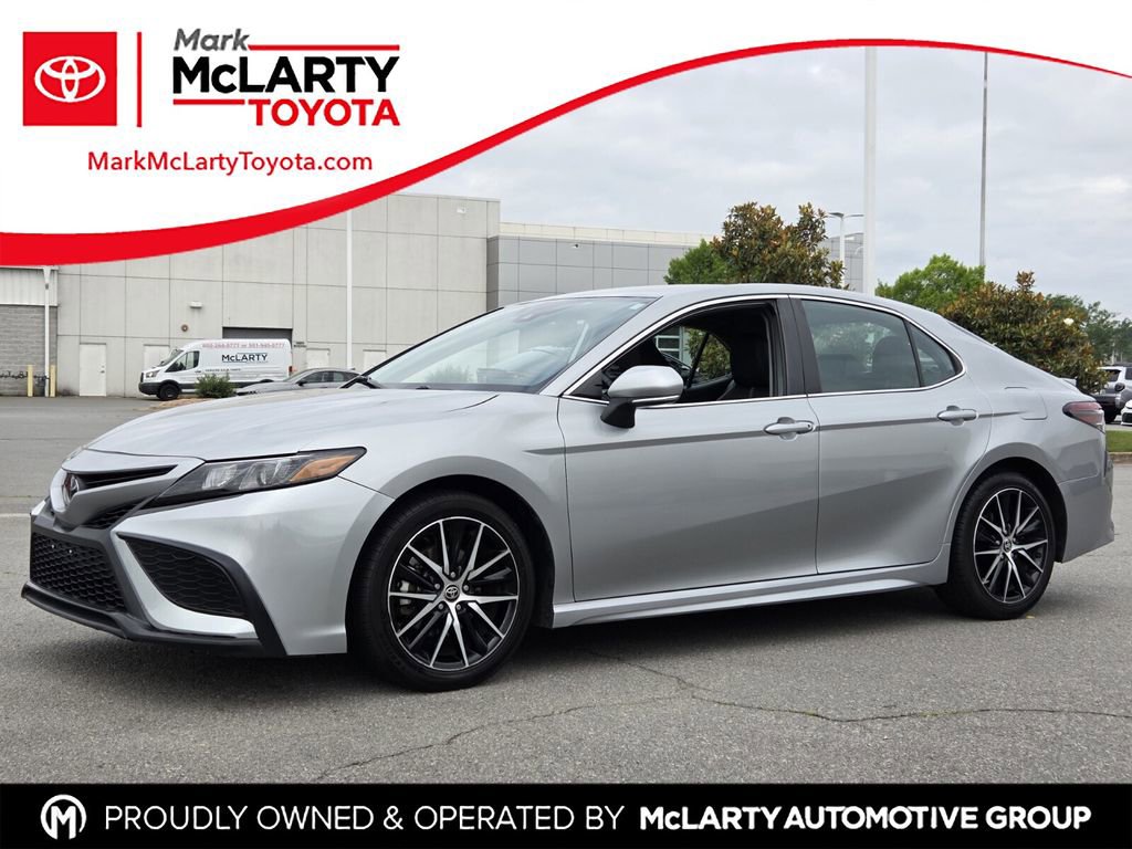 Used 2024 Toyota Camry SE w/ Cold Weather Package AWD/4WD image 1