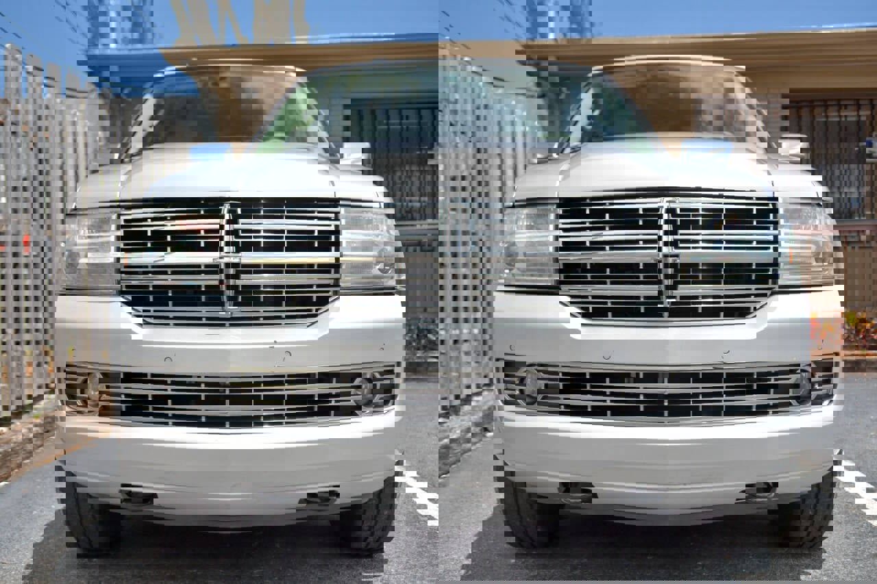 Used 2014 Lincoln Navigator Base 4x2 4dr SUV image 3