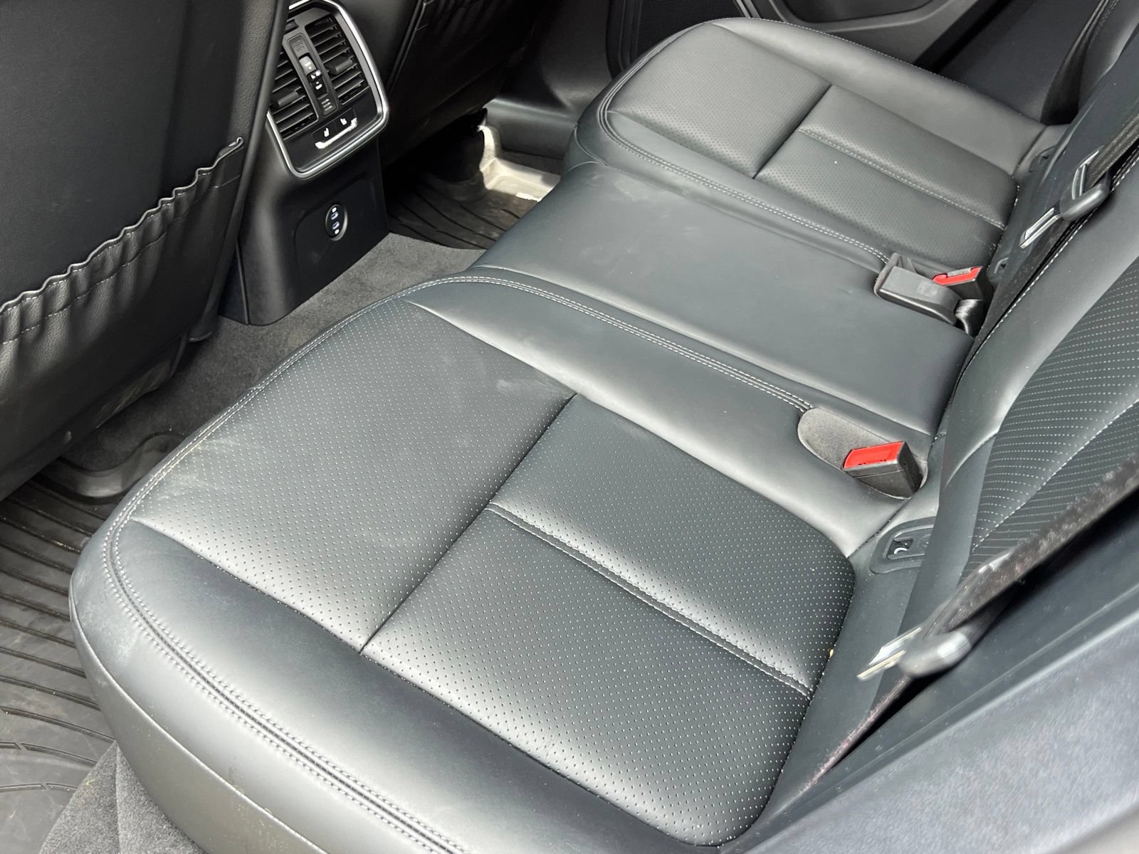 Certified 2026 Porsche Macan AWD/4WD image 20