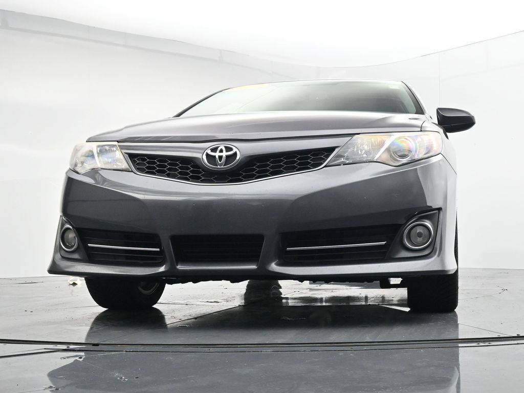 Used 2014 Toyota Camry SE w/ Leather Package FWD image 33