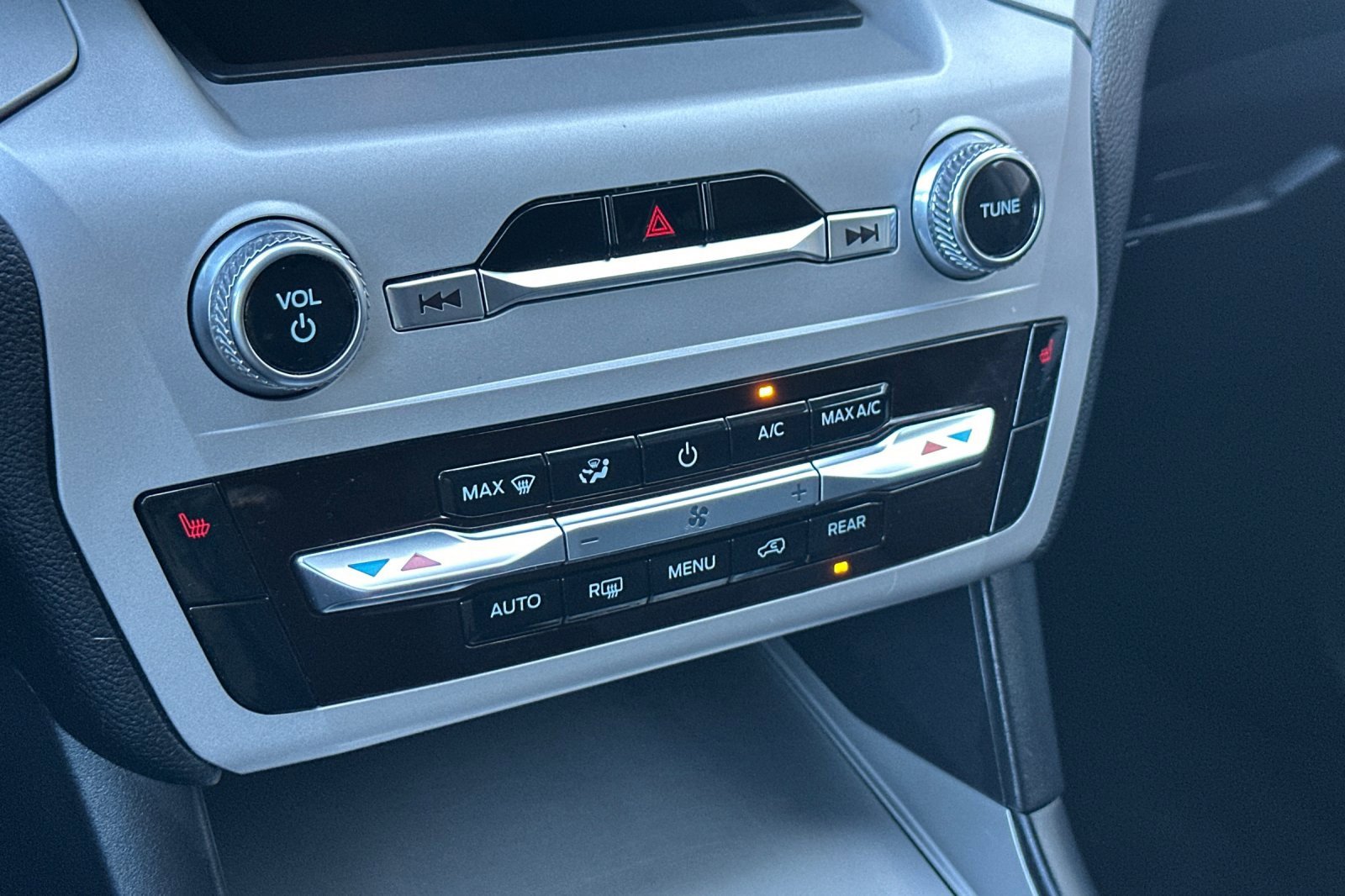 Used 2024 Ford Explorer XLT image 21