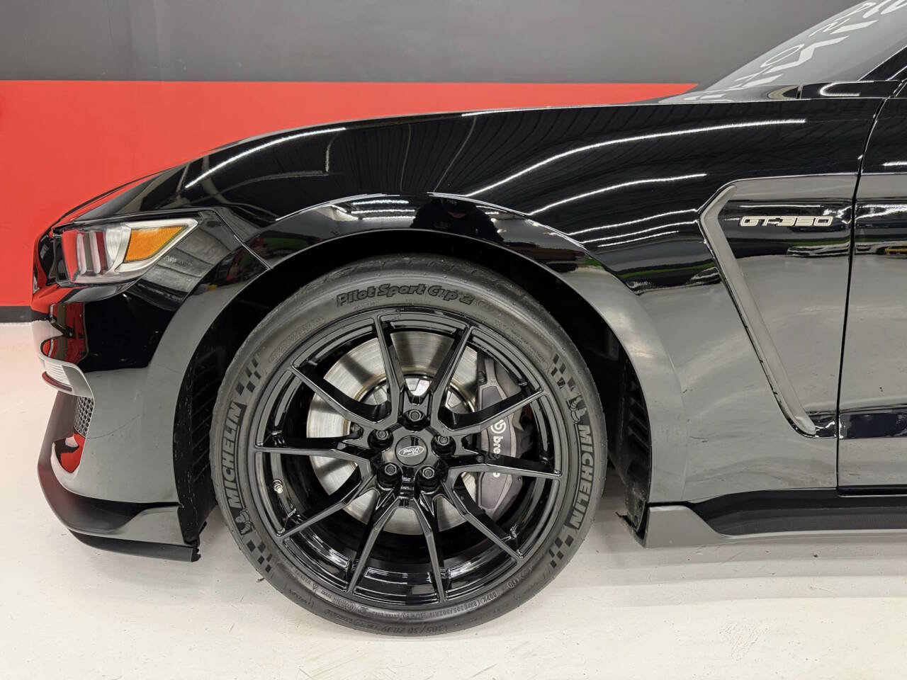 Used 2019 Ford Mustang Shelby GT350 w/ Technology Package image 13