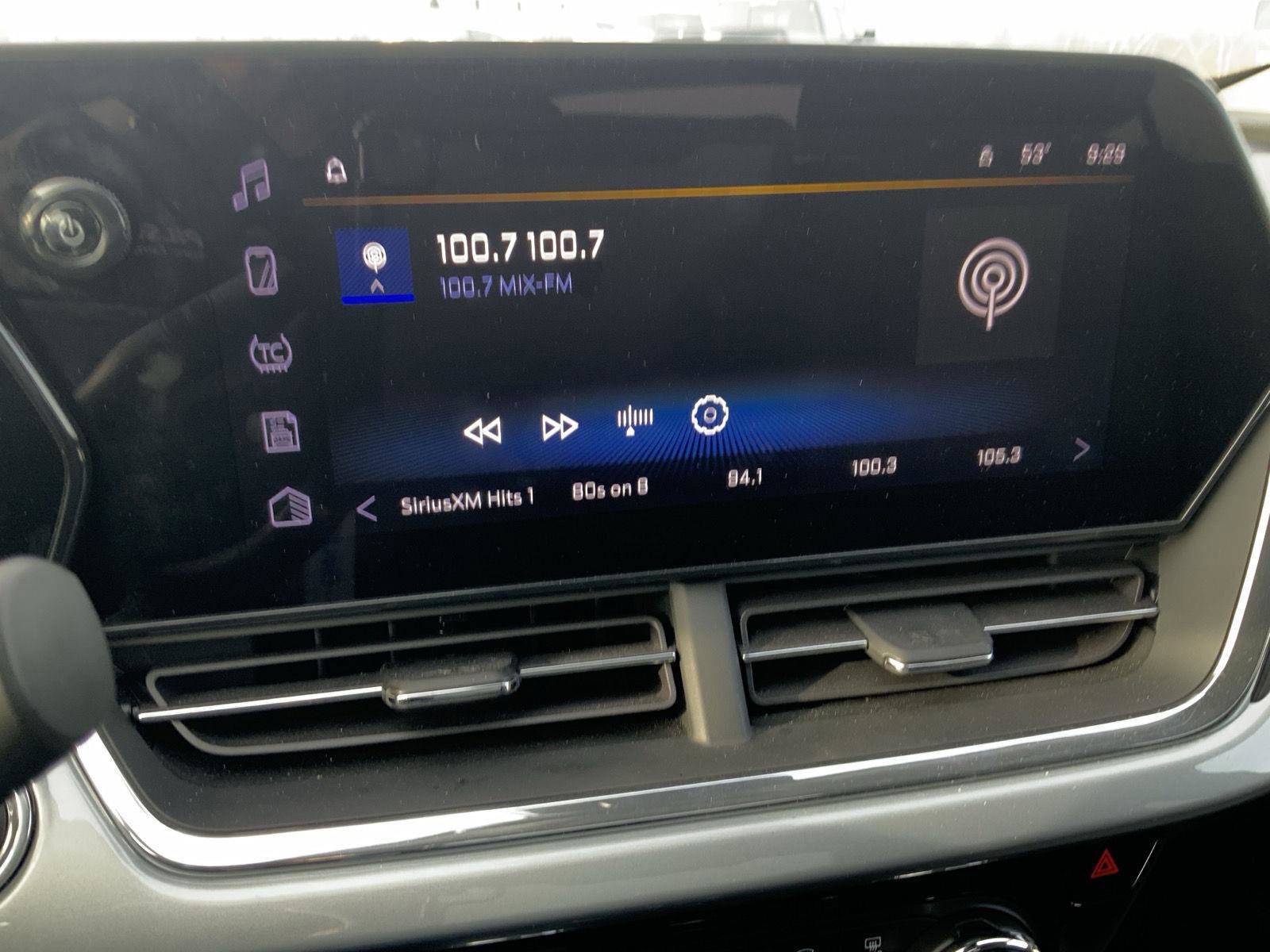 Used 2025 Chevrolet Trax LT w/ LT Convenience Package image 31