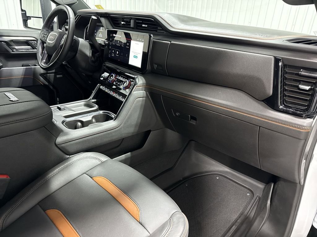 Used 2025 GMC Sierra 2500 AT4 image 30