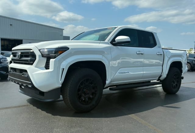 Used 2026 Toyota Tacoma SR5 AWD/4WD image 1