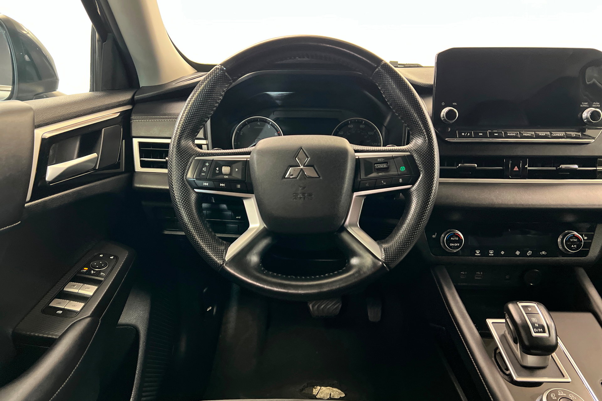 Used 2024 Mitsubishi Outlander FWD image 12