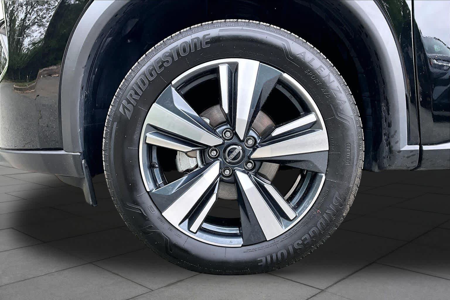 Used 2026 Nissan Rogue SL AWD/4WD image 11