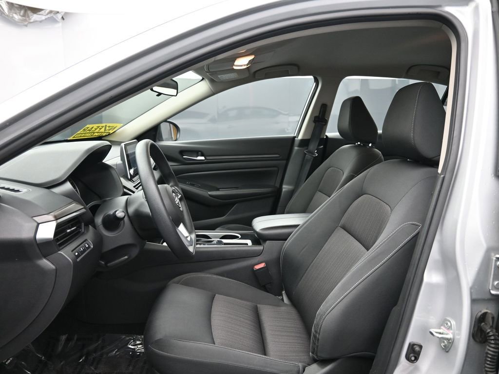 Used 2024 Nissan Altima 2.5 SV FWD image 17
