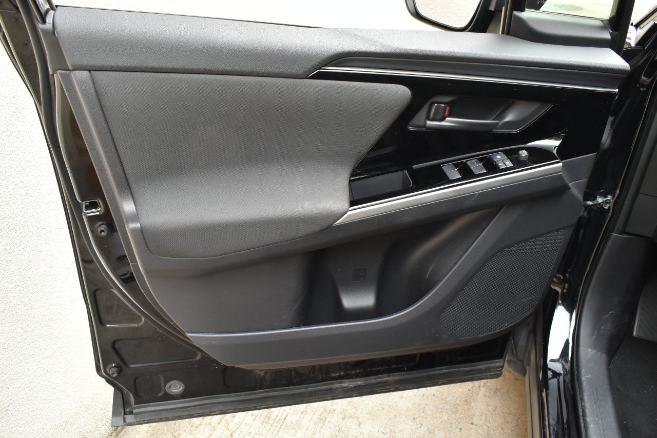 Used 2023 Subaru Solterra AWD image 16
