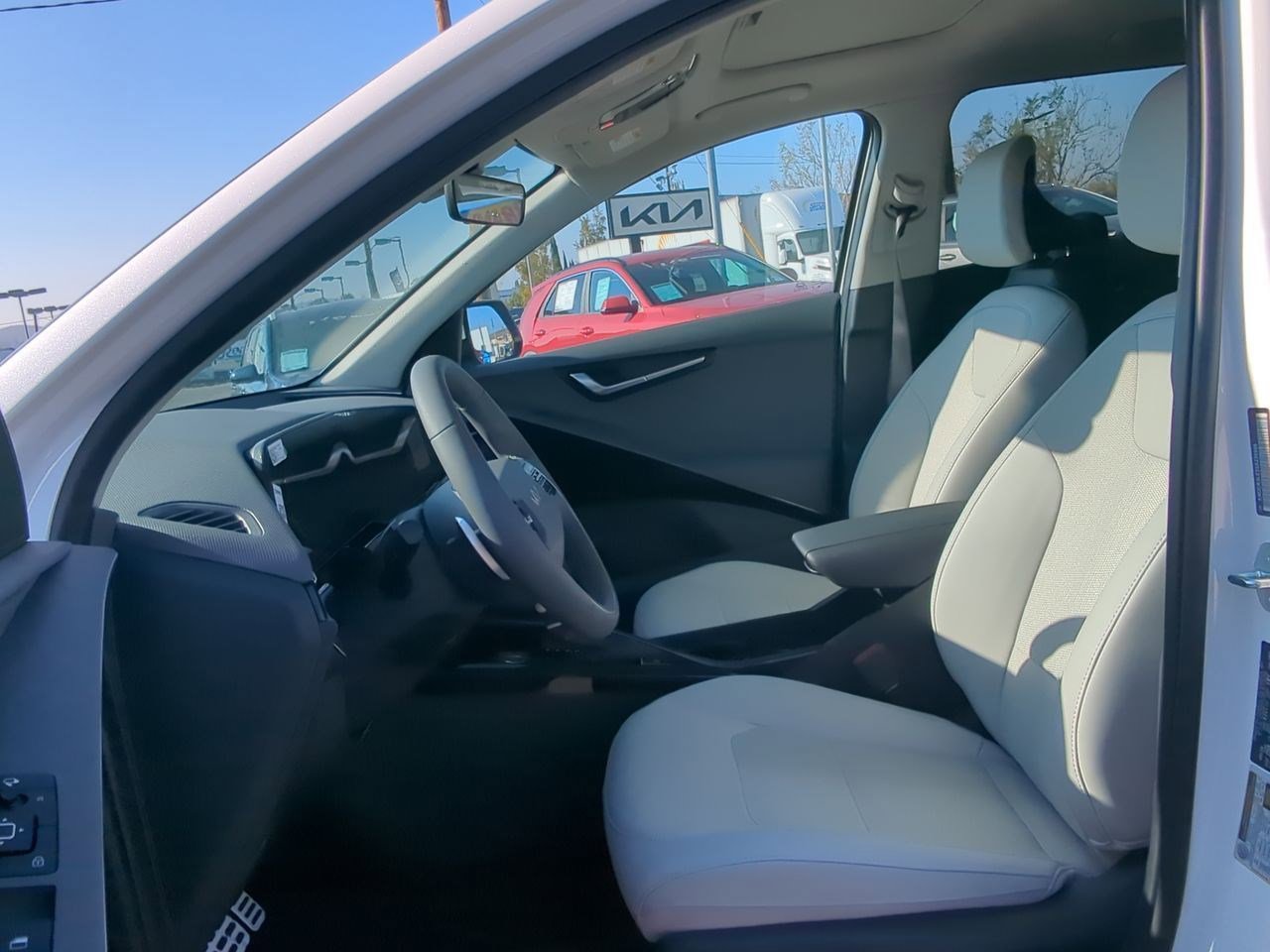 New 2025 Kia Niro EX Touring image 13