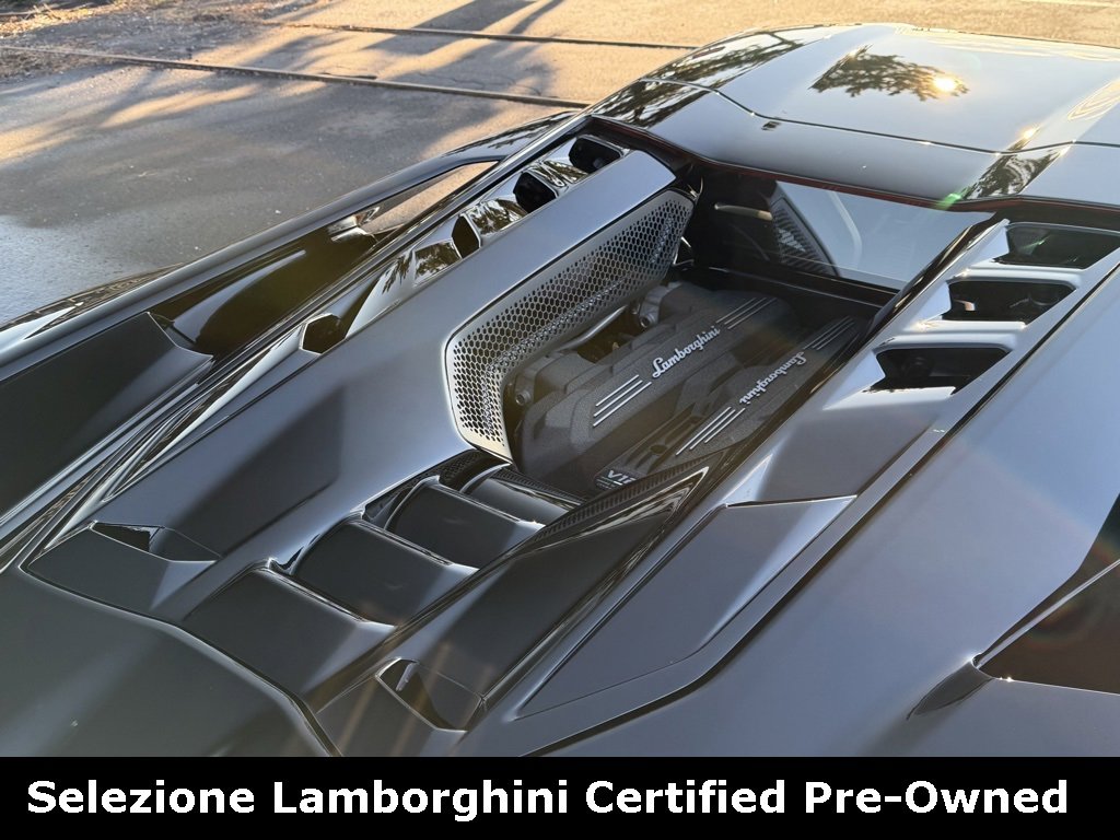 Used 2024 Lamborghini Revuelto image 18