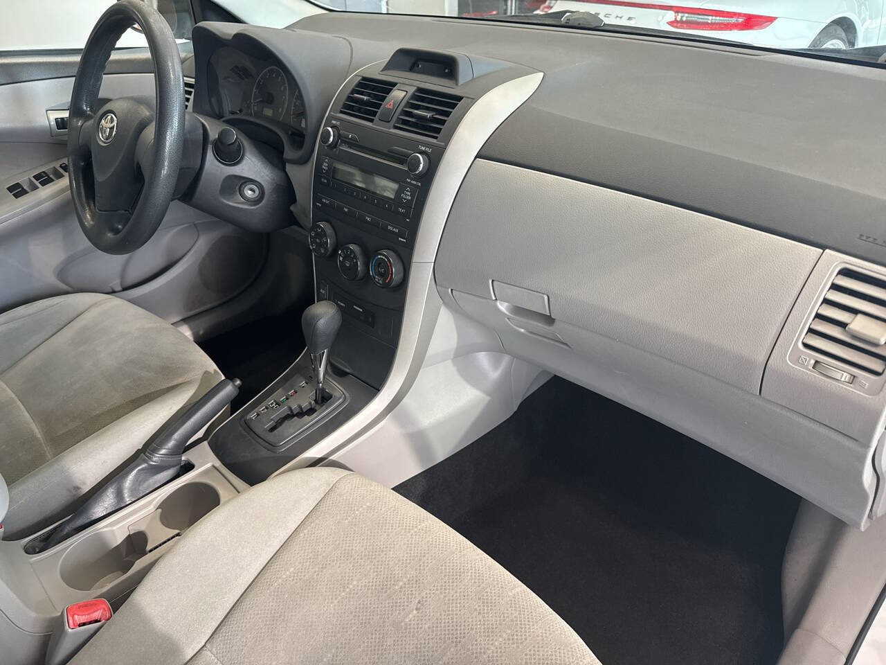 Used 2012 Toyota Corolla L FWD image 31