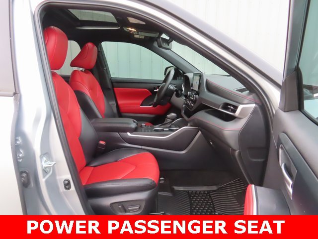 Used 2023 Toyota Highlander XSE image 24