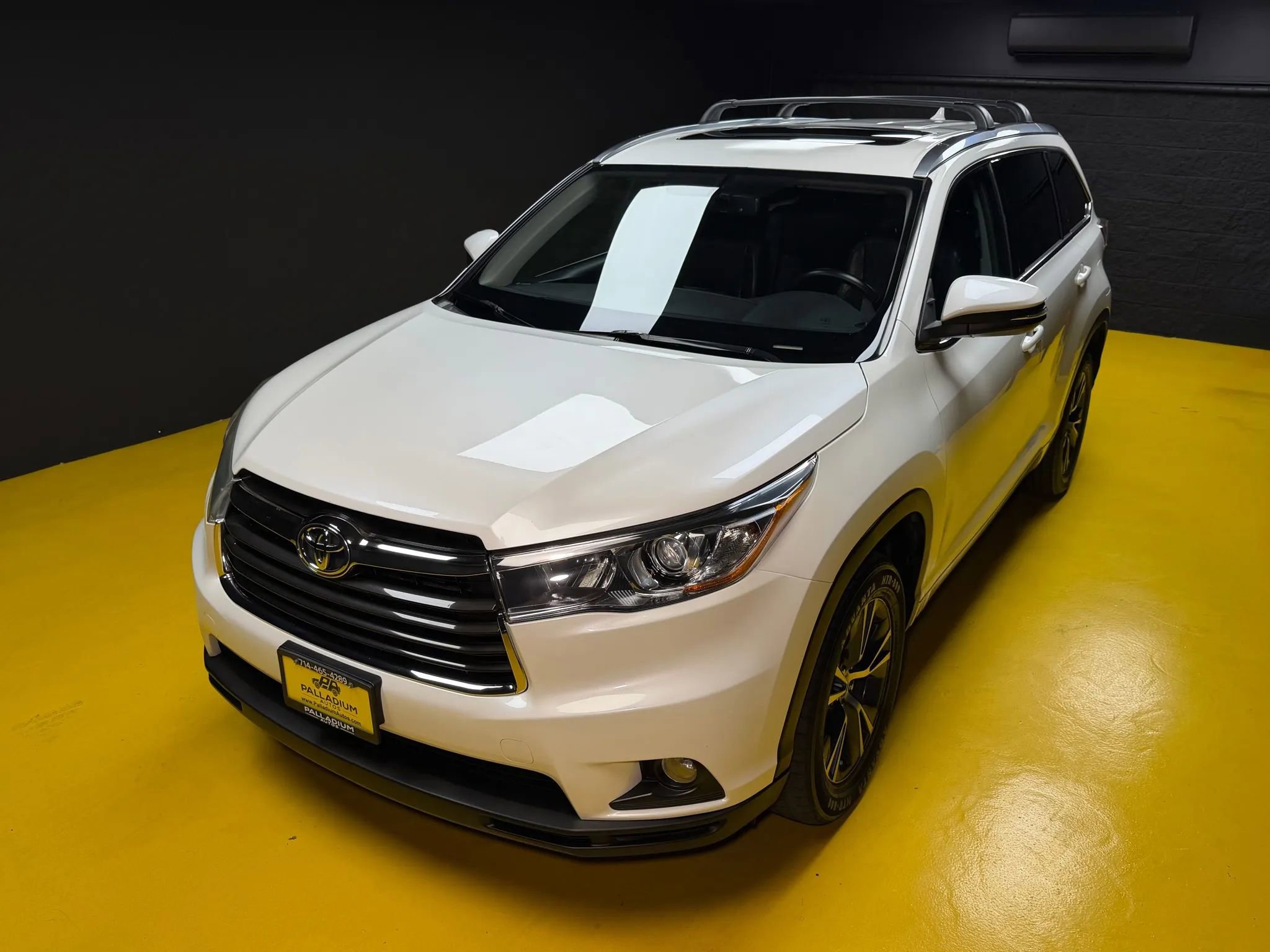 Used 2016 Toyota Highlander XLE w/ Preferred Accessory Package FWD image 58