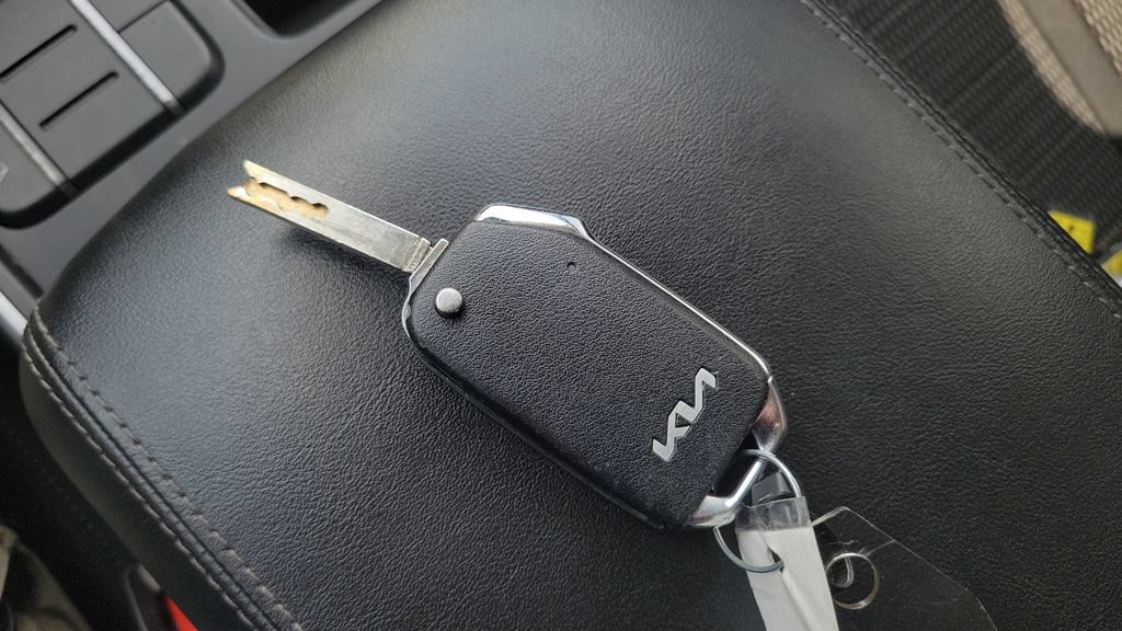 Used 2023 Kia Sorento LX FWD image 26