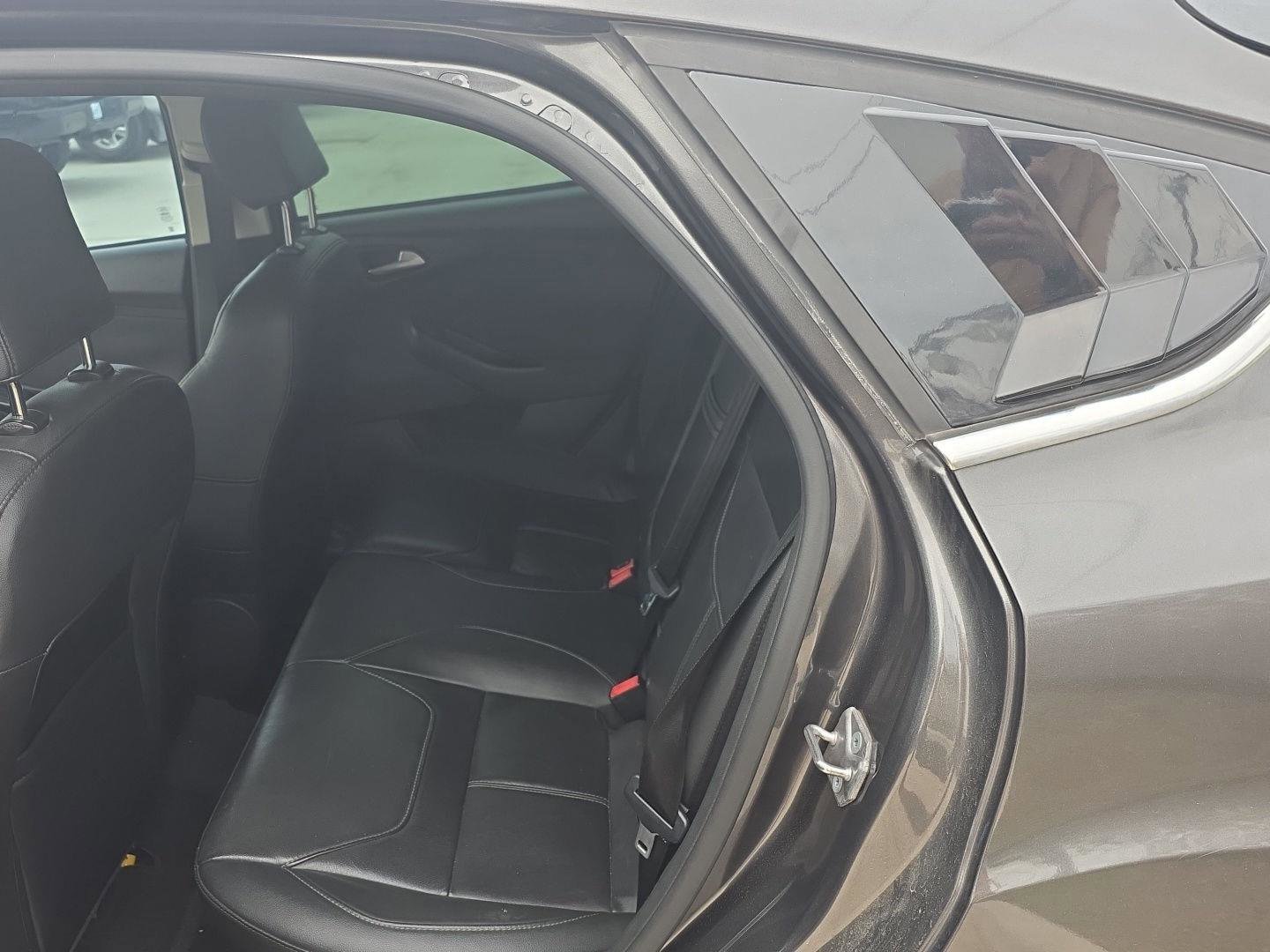 Used 2015 Ford Focus Titanium FWD image 12