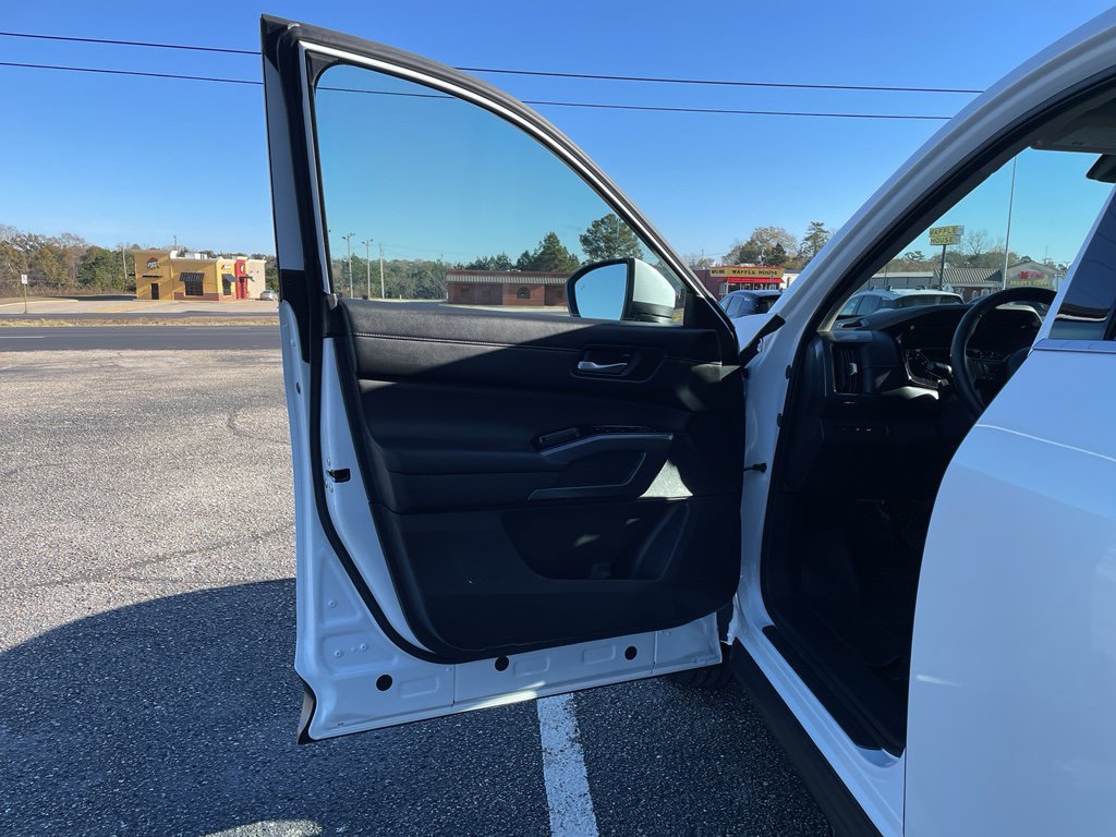 New 2025 Nissan Pathfinder SL image 8