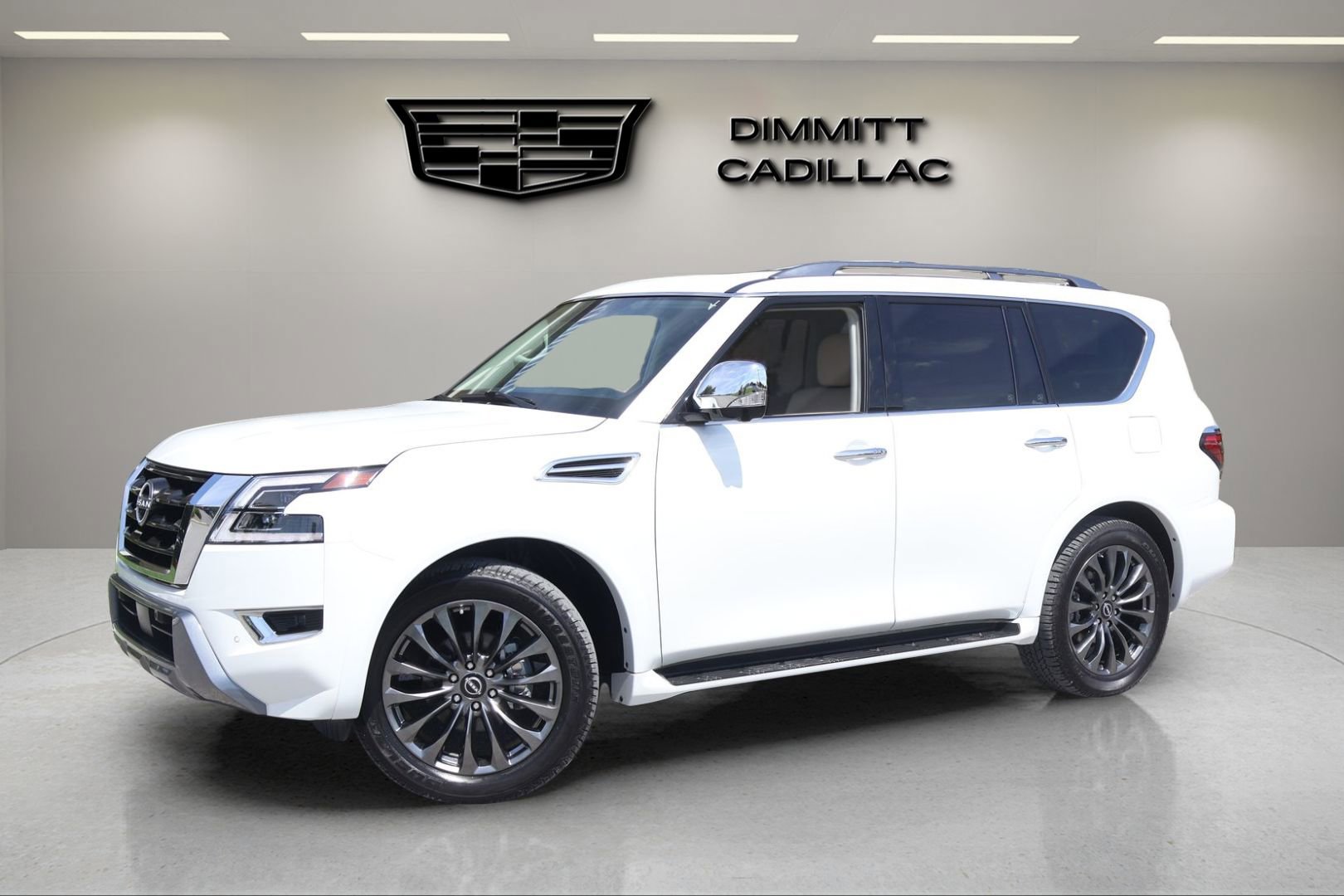 Used 2024 Nissan Armada Platinum w/ Captain's Chairs Package RWD image 1