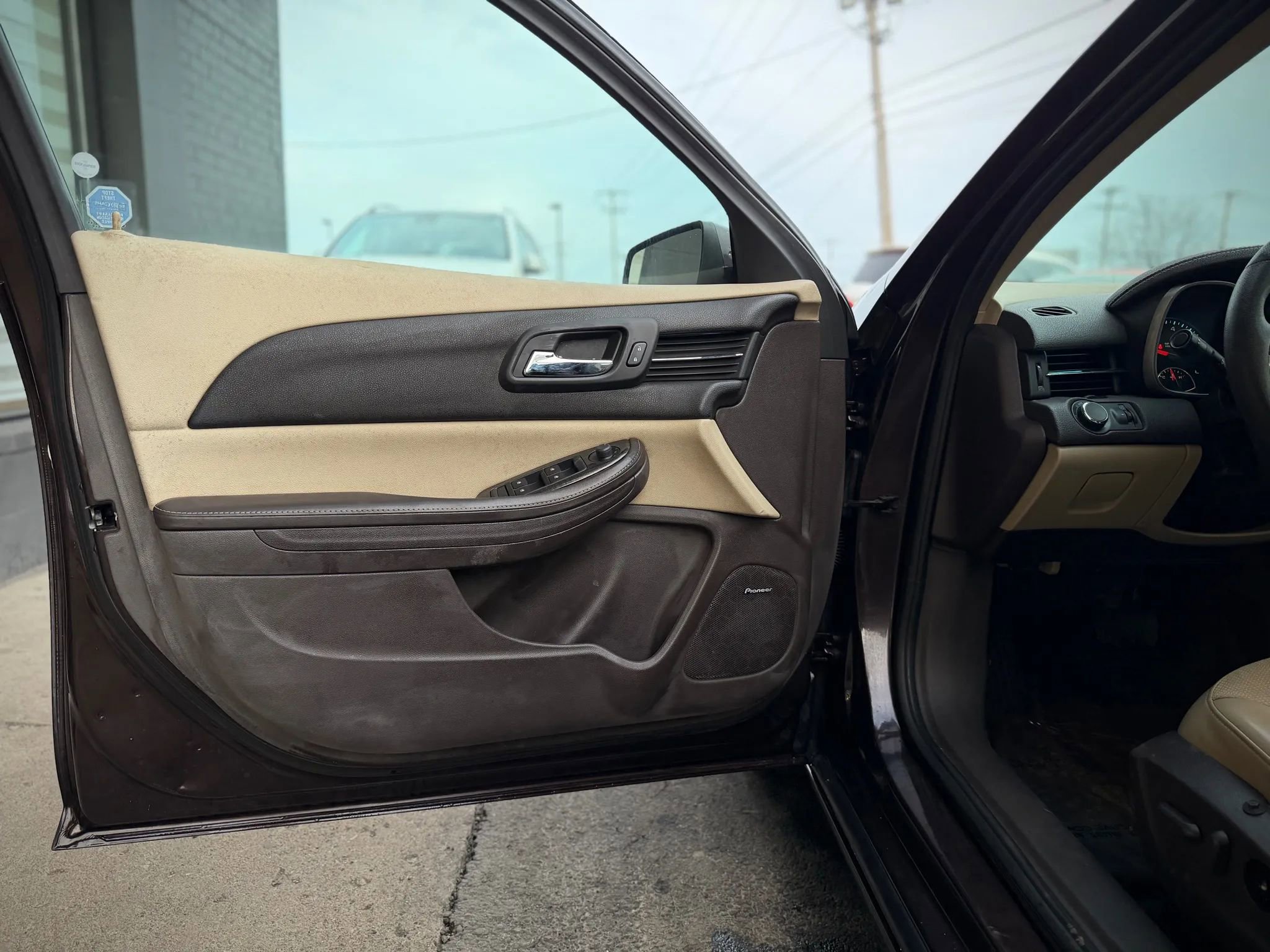 Used 2015 Chevrolet Malibu LT w/ Power Convenience Package image 4