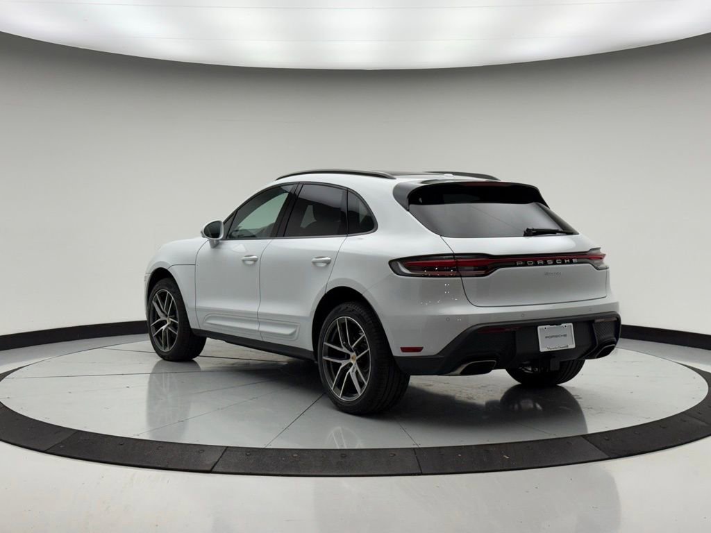 Used 2025 Porsche Macan image 3