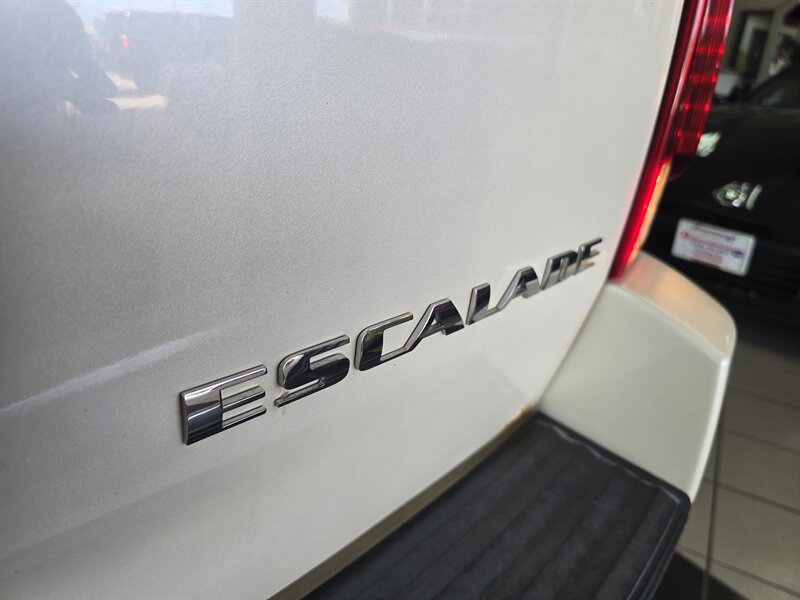 Used 2010 Cadillac Escalade ESV Premium AWD/4WD image 33