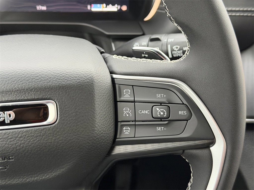 New 2025 Jeep Grand Cherokee L Laredo image 18