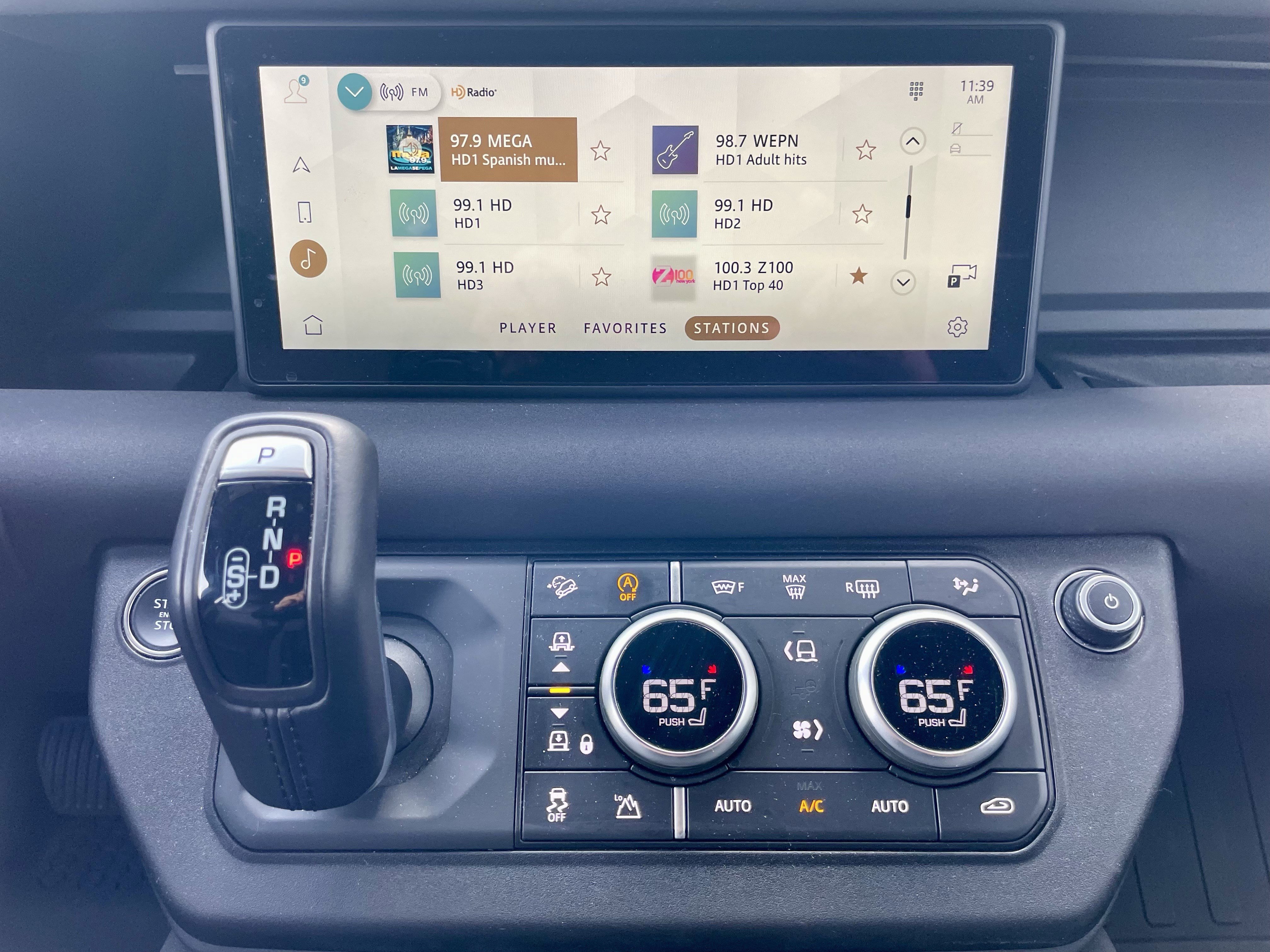 Certified 2023 Land Rover Defender 110 X-Dynamic SE image 29