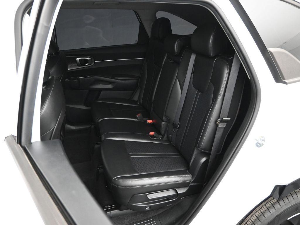 Used 2023 Kia Sorento S w/ Panoramic Sunroof Package image 24