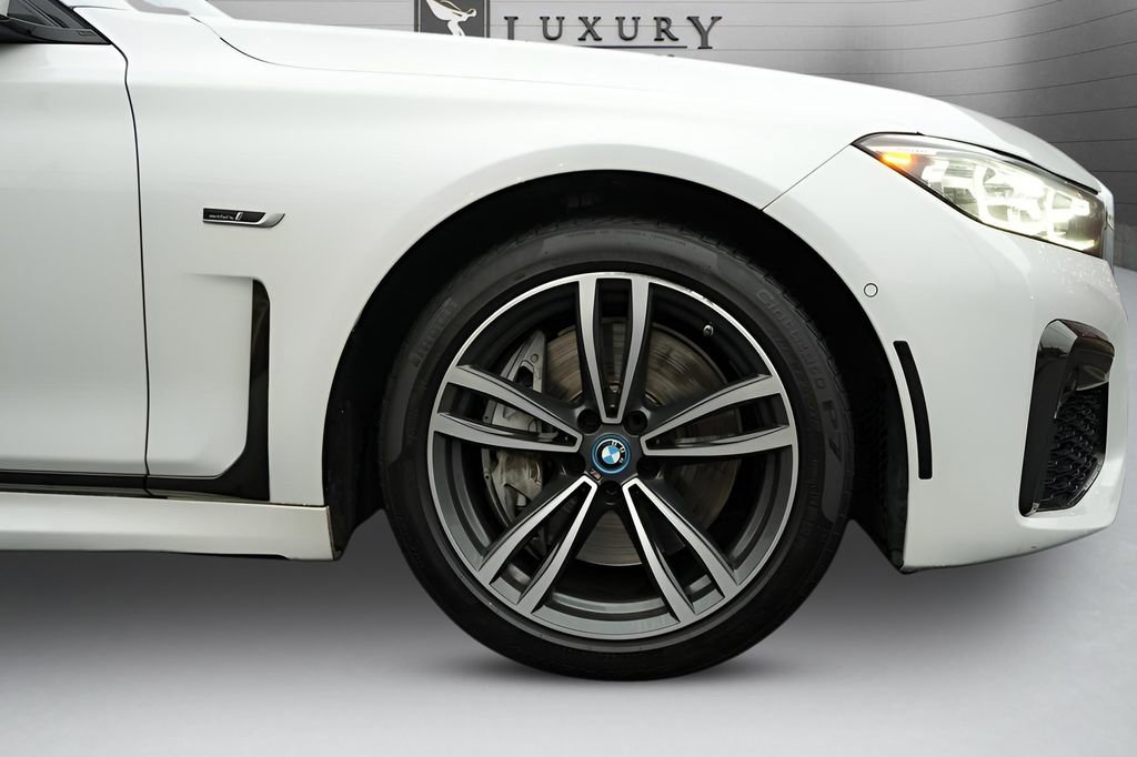 Used 2022 BMW 745e xDrive w/ M Sport Package image 10