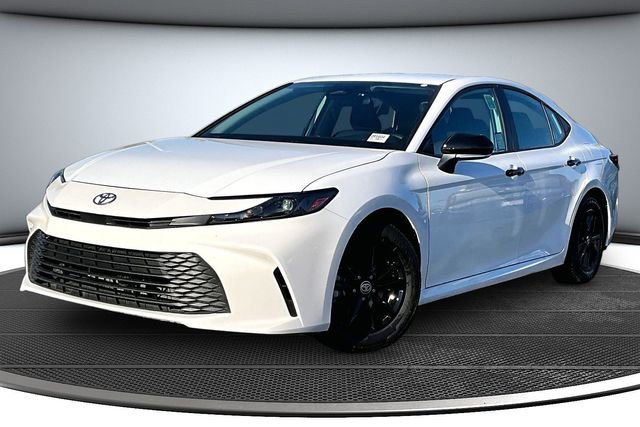 Used 2025 Toyota Camry LE image 3