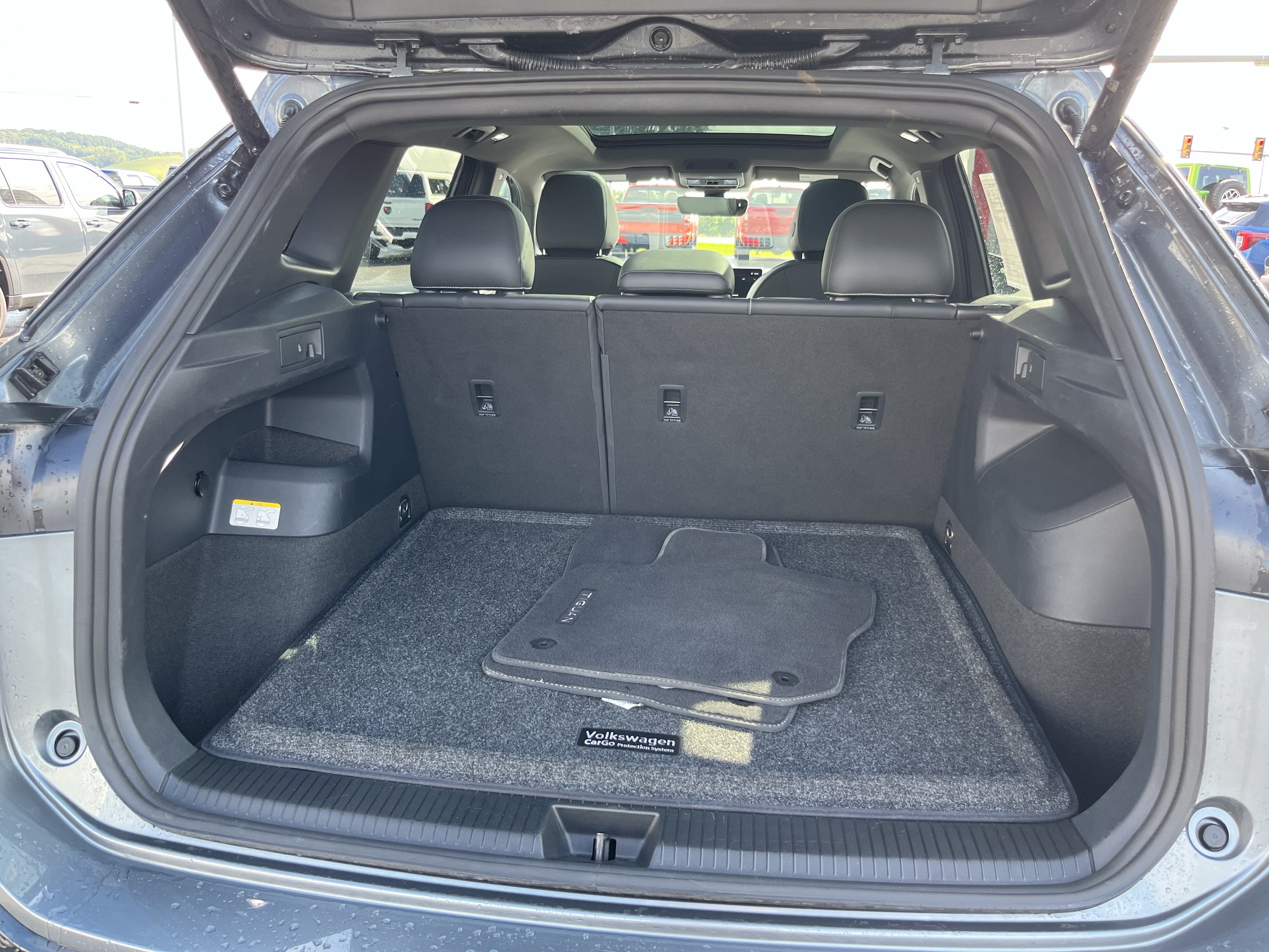 Used 2025 Volkswagen Tiguan SE R-Line AWD/4WD image 7