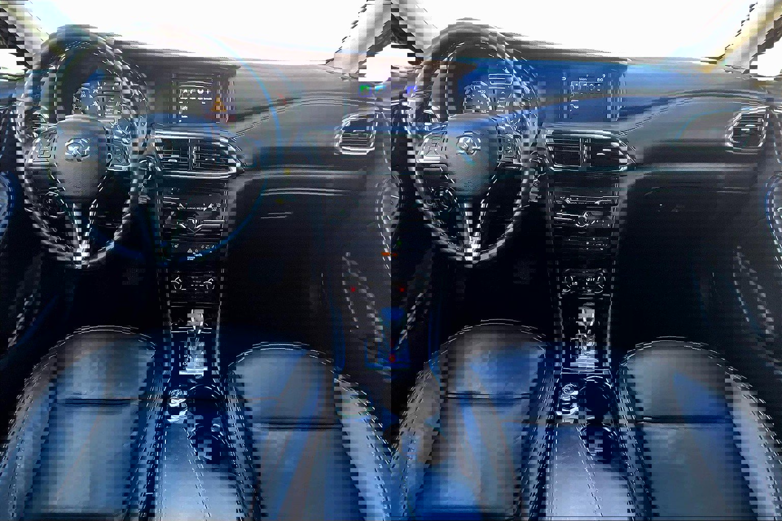 Used 2017 INFINITI QX30 Premium w/ Navigation Package image 14