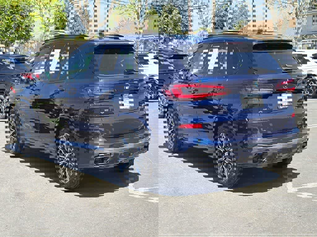 Used 2021 BMW X5 M50i w/ Executive Package image 4